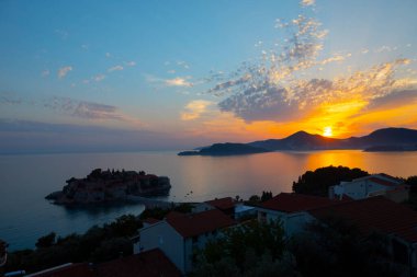 Sveti Stefan, Karadağ 'da Budva şehir merkezine ve Budva İlçesi sınırları içinde yer alan küçük bir Adriyatik adası..