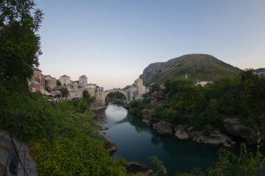 Mostar Köprüsü (Boşnakça: Stari Most), Bosna-Hersek 'in Mostar kentinden geçen Neretva Nehri üzerindeki bir köprü..