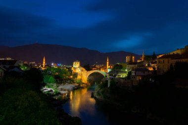 Mostar Köprüsü (Boşnakça: Stari Most), Bosna-Hersek 'in Mostar kentinden geçen Neretva Nehri üzerindeki bir köprü..