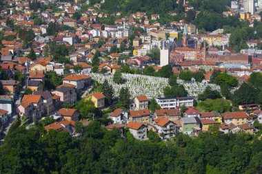 Beyaz Kale, Saraybosna 'nın tarihi merkezine bakan antik bir kale. Bosna-Hersek 'in ulusal bir anıtı..
