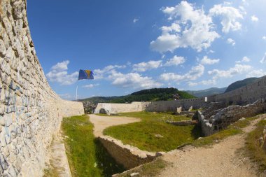 Beyaz Kale, Saraybosna 'nın tarihi merkezine bakan antik bir kale. Bosna-Hersek 'in ulusal bir anıtı..