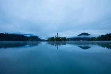 Bled, Slovenya 'nın kuzeybatısında bulunan Yukarı Carniola bölgesinde 10.899 nüfuslu bir belediyedir. Burası popüler bir turizm merkezi..