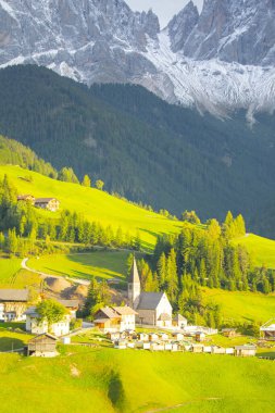 Val di Funes, İtalya 'nın güneyindeki bir peri masalı vadisidir..