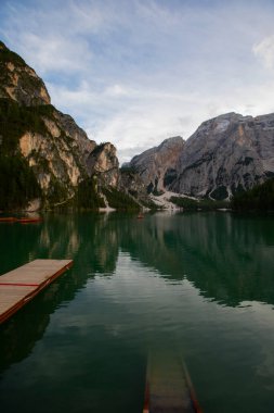 Pragser Wildsee veya Prag Gölü (İtalyanca: Pragser Wildsee veya Prags Lake Braies), İtalya 'nın başkenti Güney Tyrol' da yer alan doğal bir göldür..