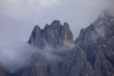 Dolomitler, İtalya 'nın kuzeydoğusunda yer alan bir sıradağlardır..