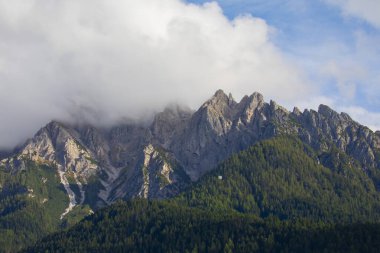 Dolomitler, İtalya 'nın kuzeydoğusunda yer alan bir sıradağlardır..