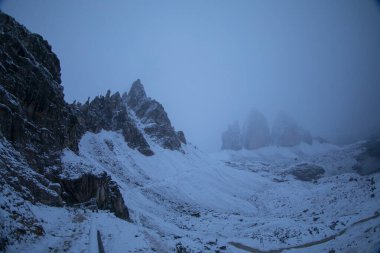 Dolomitler, İtalya 'nın kuzeydoğusunda yer alan bir sıradağlardır..