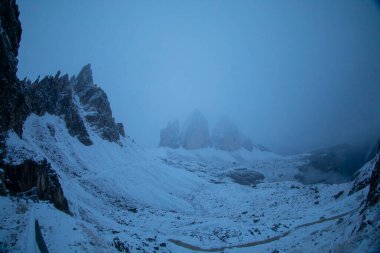 Dolomitler, İtalya 'nın kuzeydoğusunda yer alan bir sıradağlardır..