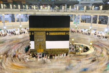 Kabe veya Kabe Şerifi, İslam 'ın Mekke, Suudi Arabistan' daki en önemli camii olan Mescidi Haram 'ın merkezindeki taş yapıdır..