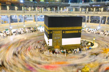 Kabe veya Kabe Şerifi, İslam 'ın Mekke, Suudi Arabistan' daki en önemli camii olan Mescidi Haram 'ın merkezindeki taş yapıdır..