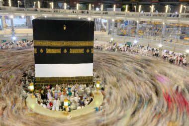 Kabe veya Kabe Şerifi, İslam 'ın Mekke, Suudi Arabistan' daki en önemli camii olan Mescidi Haram 'ın merkezindeki taş yapıdır..