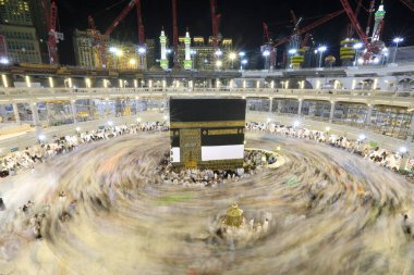 Kabe veya Kabe Şerifi, İslam 'ın Mekke, Suudi Arabistan' daki en önemli camii olan Mescidi Haram 'ın merkezindeki taş yapıdır..