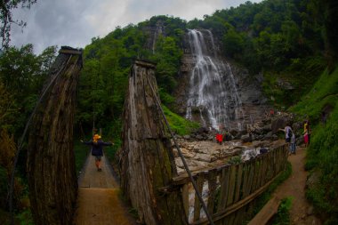 Mencuna Şelalesi Artvin 'in Arhavi ilçesine bağlı bir şelaledir..