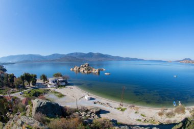 Bafa Gölü, Byk Menderes Nehri deltasının güneydoğusundaki Mentee Dağları 'nda yer alan sığ bir tatlı su gölüdür..