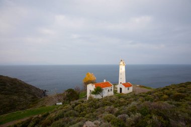 Karaburun 'daki deniz feneri 1894' ten beri denizciler için güvenli bir yoldaş olmuştur..