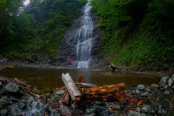 Rize 'nin Amlhemin ilçesinde yer alan Bulut Şelalesi, Trkiye' nin en yüksek akan şelalesidir..