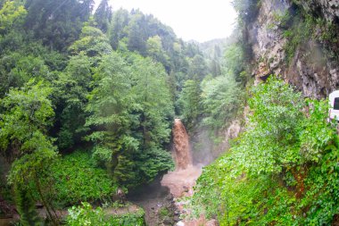 Palovit Şelalesi, Trkiye 'nin Amlhemin ilçesine bağlı bir şelaledir. Şelale 15 metre yükseklikten akar..