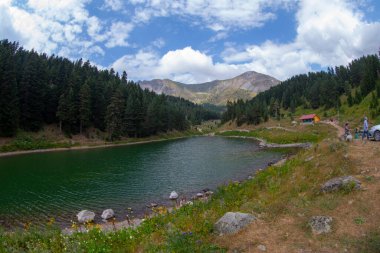 Artvin 'in avat bölgesindeki Balkl GI kamp alanı ile Artvin şehir merkezi arasındaki mesafe 96 kilometre..