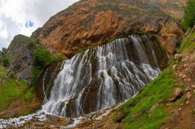 Kapuzbas Şelaleleri, Yahyal ilçesinin Kapuzba Köyü sınırları içinde yer alan kaynak şelalelerdir. Şelalelerden biri Trkiye 'deki en yüksek şelaledir ve dünyanın en yüksek ikinci şelalesidir..