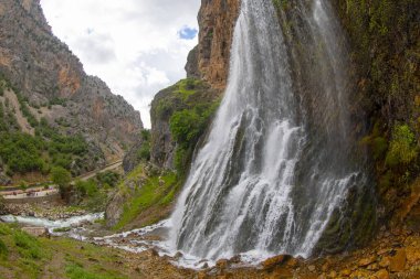 Kapuzbas Şelaleleri, Yahyal ilçesinin Kapuzba Köyü sınırları içinde yer alan kaynak şelalelerdir. Şelalelerden biri Trkiye 'deki en yüksek şelaledir ve dünyanın en yüksek ikinci şelalesidir..