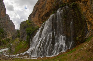 Kapuzbas Şelaleleri, Yahyal ilçesinin Kapuzba Köyü sınırları içinde yer alan kaynak şelalelerdir. Şelalelerden biri Trkiye 'deki en yüksek şelaledir ve dünyanın en yüksek ikinci şelalesidir..