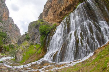 Kapuzbas Şelaleleri, Yahyal ilçesinin Kapuzba Köyü sınırları içinde yer alan kaynak şelalelerdir. Şelalelerden biri Trkiye 'deki en yüksek şelaledir ve dünyanın en yüksek ikinci şelalesidir..