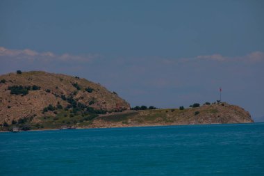 Akdamar Adası, Van ve Bitlis illeri arasında yer alan Van Gölü 'ndeki en büyük ikinci adadır..