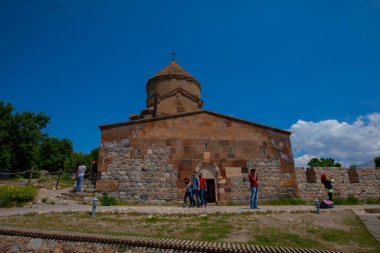 Akdamar Adası, Van ve Bitlis illeri arasında yer alan Van Gölü 'ndeki en büyük ikinci adadır..