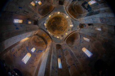 Akdamar Adası, Van ve Bitlis illeri arasında yer alan Van Gölü 'ndeki en büyük ikinci adadır..