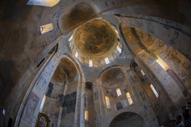 Akdamar Adası, Van ve Bitlis illeri arasında yer alan Van Gölü 'ndeki en büyük ikinci adadır..