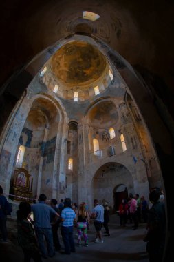 Akdamar Adası, Van ve Bitlis illeri arasında yer alan Van Gölü 'ndeki en büyük ikinci adadır..