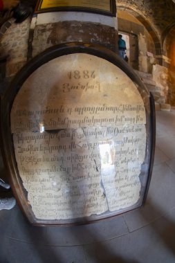 Akdamar Adası, Van ve Bitlis illeri arasında yer alan Van Gölü 'ndeki en büyük ikinci adadır..