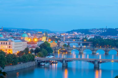 Prag Çek Cumhuriyeti 'nin başkenti ve en büyük şehridir. Geçmişte Çekoslovakya 'nın da başkentiydi..