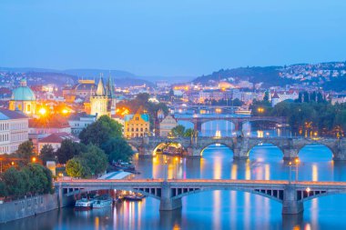 Prag Çek Cumhuriyeti 'nin başkenti ve en büyük şehridir. Geçmişte Çekoslovakya 'nın da başkentiydi..