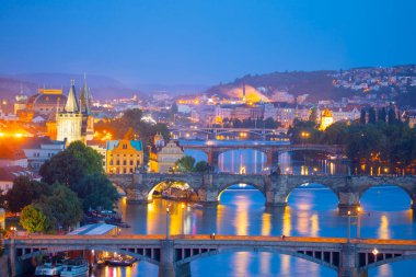 Prag Çek Cumhuriyeti 'nin başkenti ve en büyük şehridir. Geçmişte Çekoslovakya 'nın da başkentiydi..