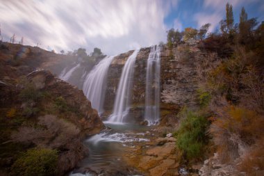 Tortum Şelalesi, Erzurum 'un Uzundere ilçesine bağlı Tortum Irmağı üzerinde yer alan bir şelaledir..