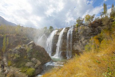 Tortum Şelalesi, Erzurum 'un Uzundere ilçesine bağlı Tortum Irmağı üzerinde yer alan bir şelaledir..