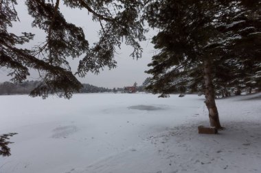 Golcuk, Bolu 'nun Mudurnu ilçesine bağlı bir baraj gölüdür..