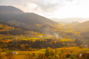 Savsat, Artvin ilindeki Karadeniz bölgesinde, Trkiye 'nin en doğu ucunda, Gürcistan sınırında yer almaktadır..