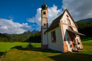 St. Magdalene 'e adanmış kilise çok eski bir kilisedir.