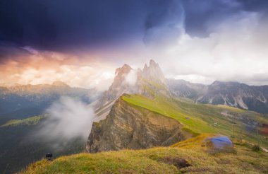 Dolomitler, İtalya 'nın kuzeydoğusunda yer alan bir sıradağlardır..