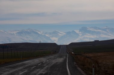Demirkazik, Nidge Aladaglar bölgesinde 3757 metre yükseklikte bir dağdır..