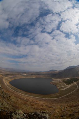 Narlgl (Nar Gölü veya Acgl olarak da bilinir), Narky 'nin Nide ilçesine yakın bir yerde bulunan bir volkanik krater gölüdür..