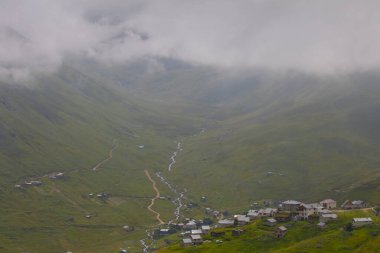 Kackar Dağları, kuzey Trkiye 'de doğu Karadeniz kıyısı boyunca uzanan bir sıradağdır. Kuzey Anadolu Dağları 'nın doğu kısmını oluştururlar..