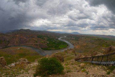 Palu, Elaz ilinin bir ilçesidir. 1 kasaba, 36 köy ve 10 mahalle var. Beyhan ilçesinde 4 mahalle var..