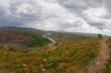 Palu, Elaz ilinin bir ilçesidir. 1 kasaba, 36 köy ve 10 mahalle var. Beyhan ilçesinde 4 mahalle var..