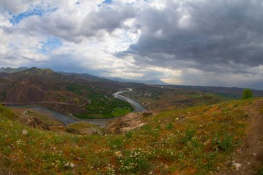 Palu, Elaz ilinin bir ilçesidir. 1 kasaba, 36 köy ve 10 mahalle var. Beyhan ilçesinde 4 mahalle var..