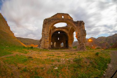 Palu, Elaz ilinin bir ilçesidir. 1 kasaba, 36 köy ve 10 mahalle var. Beyhan ilçesinde 4 mahalle var..