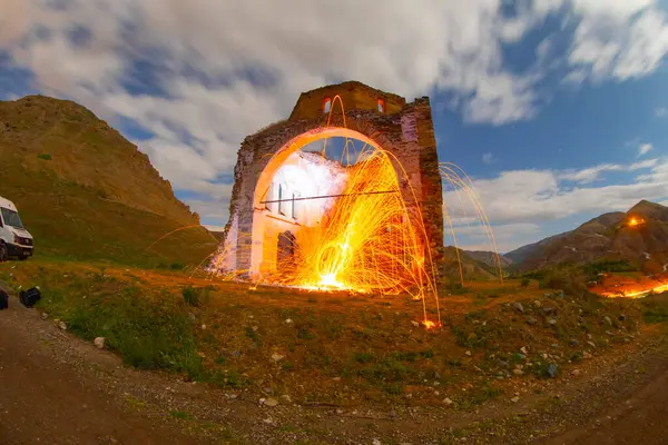 Palu, Elaz ilinin bir ilçesidir. 1 kasaba, 36 köy ve 10 mahalle var. Beyhan ilçesinde 4 mahalle var..