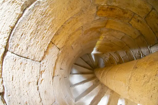 Palu, Elaz ilinin bir ilçesidir. 1 kasaba, 36 köy ve 10 mahalle var. Beyhan ilçesinde 4 mahalle var..